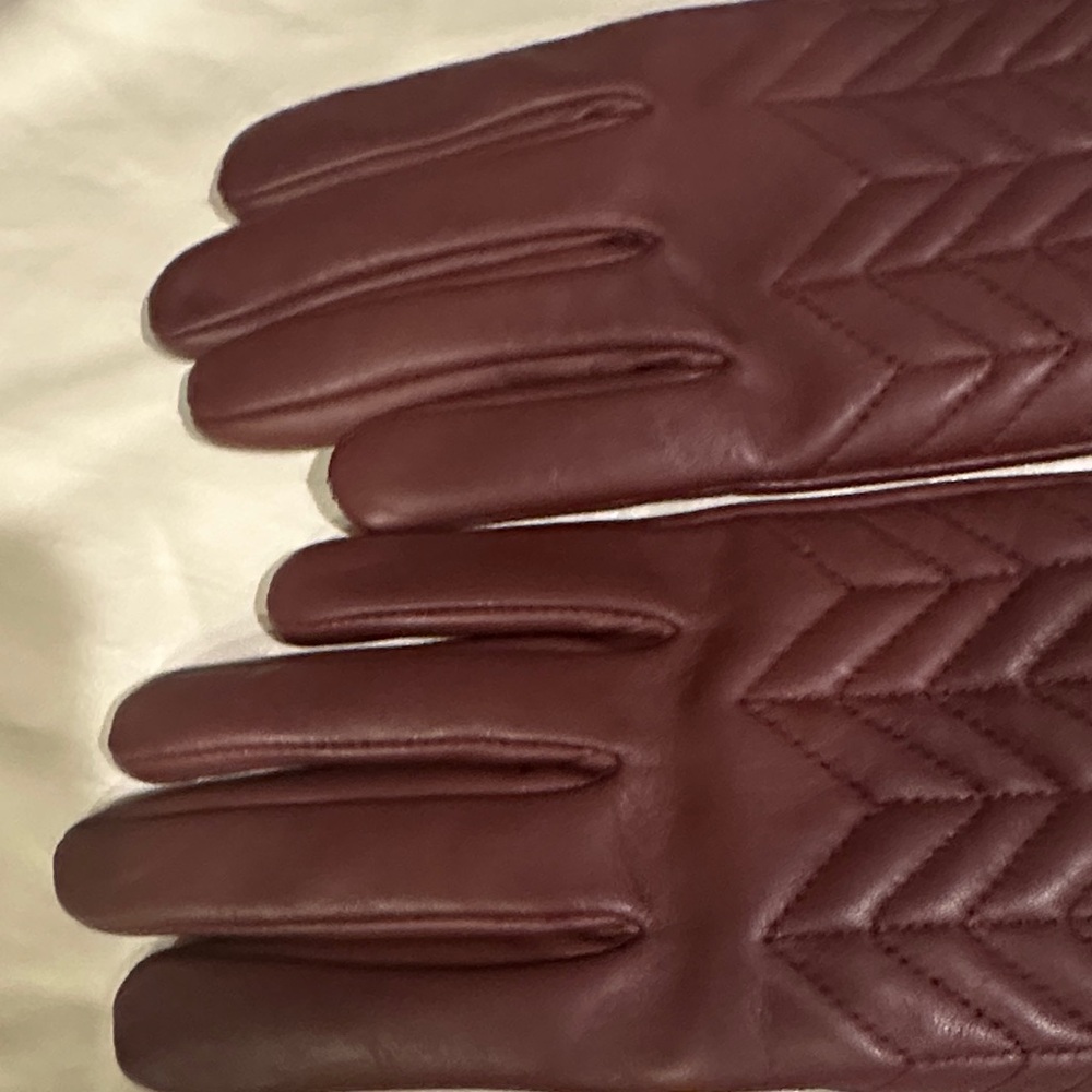 Coach Wine Quilted Sheep Leather Tech Gloves w/Wool Lining - Picture 4 of 14